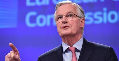 Michel Barnier se dirige a la prensa este viernes en Bruselas.