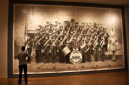 La obra City Band del artista Chris Laporte