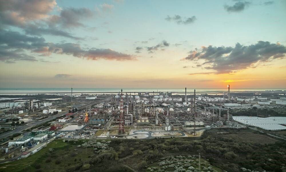 Moeve y Mistral AI se alían para impulsar soluciones de IA generativa para la mejora de la eficiencia energética