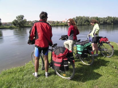 En ruta por el Donauradweg, una parada frente al Danubio