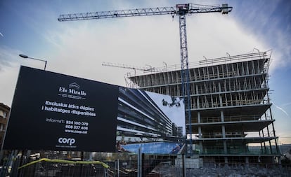 Edificio de viviendas en construcción en Barcelona.