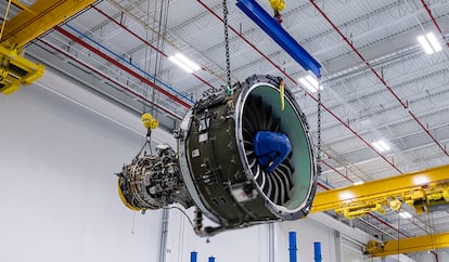 Mantenimiento de uno de los motores de la familia UTC de Pratt & Whitney.