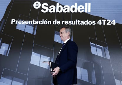 El consejero delegado de Banco Sabadell, César González-Bueno, durante la presentación este viernes en rueda de prensa de los resultados anuales del ejercicio 2024 de la entidad bancaria.