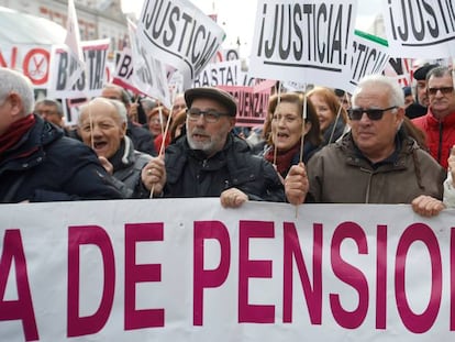 Cabecera de la manifestaci&oacute;n por la defensa de las pensiones del pasado 29 de abril.