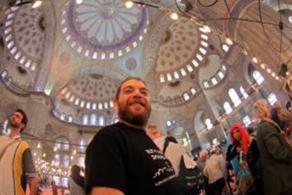 Interior de la Mezquita Azul, en Estambul.