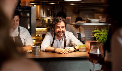 El chef Diego Guerrero en su restaurante DSTAgE en Madrid.