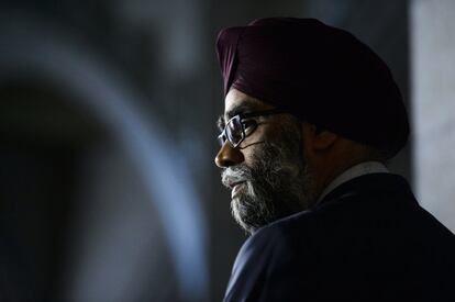 El Ministro de Defensa de Canadá, Harjit Sajjan, durante una rueda de prensa en Mali. 