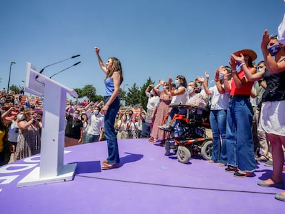 La nueva líder de Podemos, Ione Belarra, interviene tras ser elegida como secretaria general del partido, este domingo en Alcorcón (Madrid).