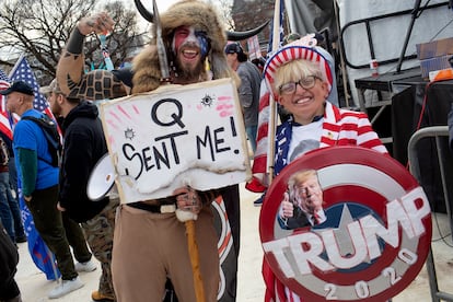 Dos seguidores de Donald Trump, durante una protesta en diciembre de 2020.