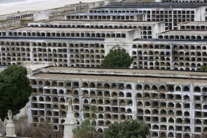 Un aspecto del cementerio de Cádiz, clausurado hace más de 20 años.