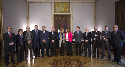 Susana Díaz y los rectores, tras la reunión en el palacio de San Telmo.