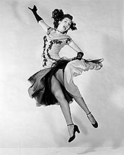 Ann Miller, ensayando en su estudio en 1949.