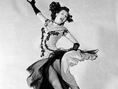 Ann Miller, ensayando en su estudio en 1949.