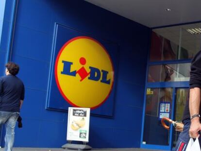 Entrada a un supermercado de Lidl en Madrid.