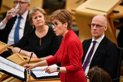 La primera ministra escocesa, Nicola Sturgeon attends, en el Parlamento escocés el pasado 20 de febrero.