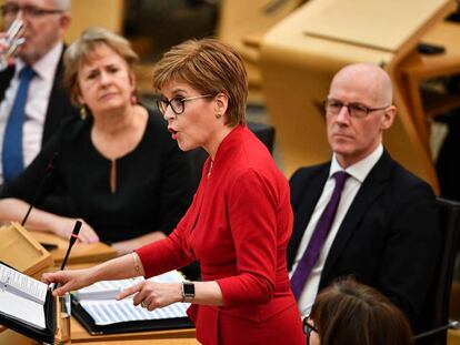 La primera ministra escocesa, Nicola Sturgeon attends, en el Parlamento escocés el pasado 20 de febrero.