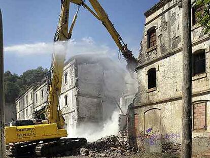 Inicio de la demolición de la colonia Sedó.