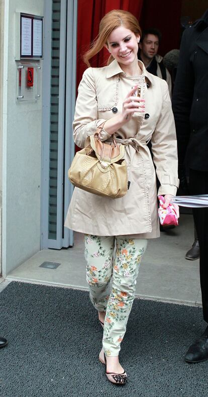 EXCLUSIVE: Lana Del Rey is leaving her hotel in ?Paris
