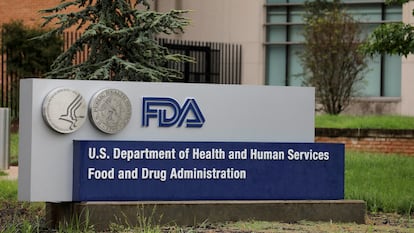 El logo de la Administración de Alimentos y Medicamentos (FDA) en su sede en White Oak, Maryland, en una imagen de archivo.