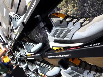 Zapatillas de deporte de Adidas en la feria comercial de equipamiento deportivo y moda en Munich, el pasado 26 de enero.