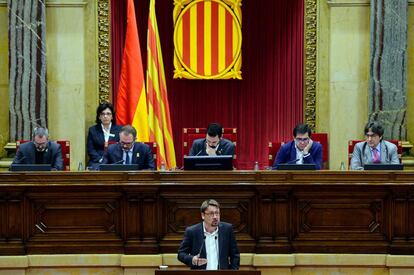 El líder de Comú Podem, Xavier Domènech, en un momento de su intervención en el hemiciclo.