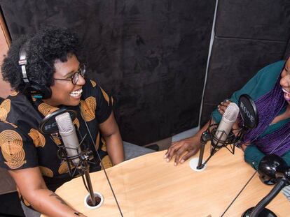 Selly Thiam y Aida Holly-Nambi durante una la grabación de uno de los episodios del podcast.