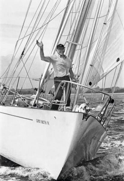 Sir Francis Chichester a bordo del 'Gipsy Moth IV'