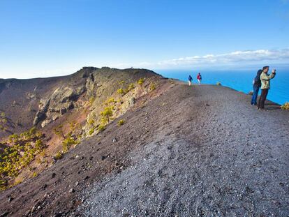 Vistas desde el volcán San Antonio, en La Palma (Canarias).