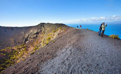 Vistas desde el volcán San Antonio, en La Palma (Canarias).