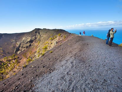 Vistas desde el volcán San Antonio, en La Palma (Canarias).