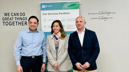 De izquierda a derecha: el CEO de la tecnológica Gruve.IA, Tarun Raisoni; La alcaldesa de Zaragoza, Natalia Chueca; el consejero municipal de Economía, Carlos Gimeno.