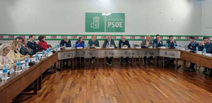 Reunin de la Ejecutiva del PSOE andaluz en la sede regional de San Vicente, este martes en Sevilla. / PSOE-A