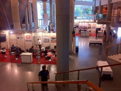 Algunos de los stand colocados durante el Congreso de la Fundición, en el Euskalduna.