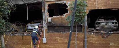 Estado en el que ha quedado el aparcamiento de un edificio en la localidad vizcaína, tras un incendio.