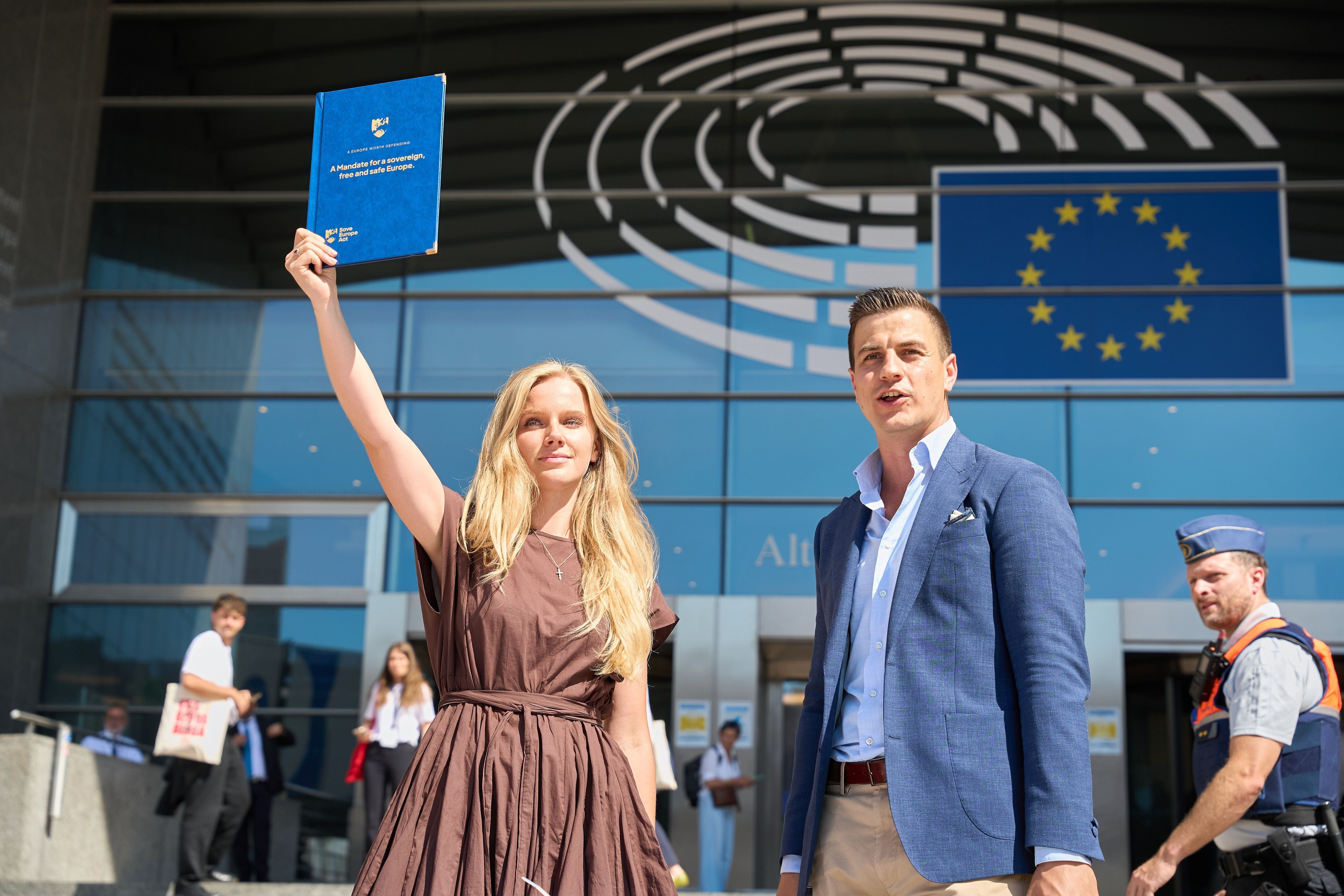 La campaña ultra por la “continuidad étnica” europea llega a España con Ceuta en el punto de mira