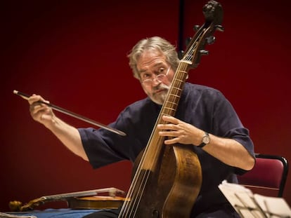 Jordi Savall en una actuació a Torroella.