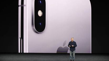 Phil Schiller durante la presentación del iPhone X.