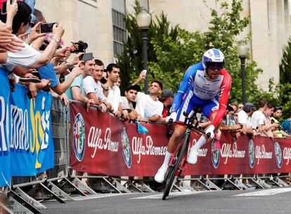 El ciclista francés Thibaut Pinot, del equipo Groupama FDJ, participa en la primera etapa del Giro de italia, en Jerusalén, el 4 de mayo de 2018.  