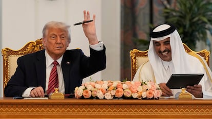 Donald Trump y el emir de Qatar Sheikh Tamim bin Hamad Al Thani, el 14 de mayo en Doha.