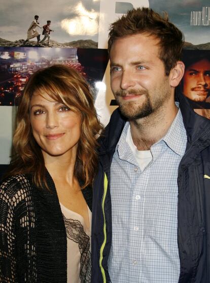 Bradley Cooper y Jennifer Esposito estuvieron casados solo durante cuatro meses, tras contraer matrimonio en diciembre de 2006. Según sus declaraciones, cinco años después el actor parecía arrepentido de haber dado el paso. "Fue algo que pasó sin más. Lo bueno es que nos dimos cuenta a tiempo de que eso no estaba bien". Ella también habló de su fugaz relación en uno de sus libros, donde escribió, con un tono menos amable: "A los pocos días [del matrimonio], mi relación tocó fondo y, en realidad, a la semana todo había terminado. Sucedió de repente, bruscamente, con la insensibilidad exacta que esperaba de él".