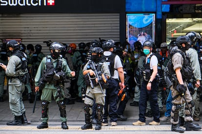 Policías antidisturbios en Hong Kong, el pasado miércoles.