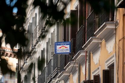 Cartel de venta en un edificio de Madrid, en octubre.