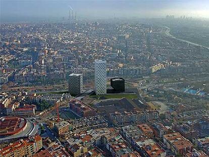 Fotomontaje por ordenador de la maqueta del proyecto Alta Coloma, complejo residencial y de ocio, sobre el paisaje real de Santa Coloma de Gramenet.