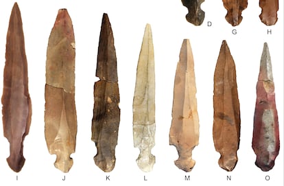 Los cuchillos encontrados en la cueva de Nahal Hemar (Israel) que sirvieron probablemente a desmembrar a los difuntos.