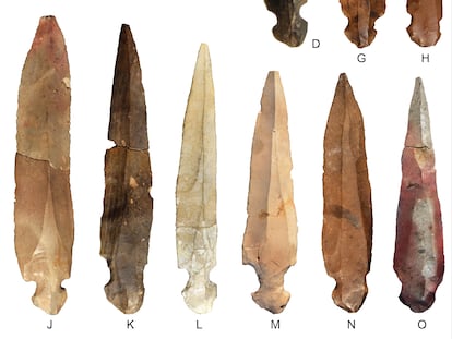 Los cuchillos encontrados en la cueva de Nahal Hemar (Israel) que sirvieron probablemente a desmembrar a los difuntos.