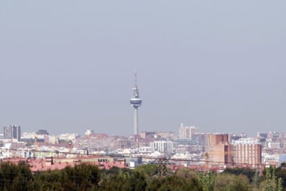 Panorámica de Madrid tomada el 13 de abril, en la que se aprecia el tono grisáceo de la contaminación del aire.