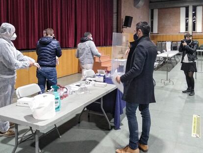 Simulacro de las elecciones del 14-F en el Centro Cívico de Sant Julia de Ramis (Girona) /cedida por el Ayuntamiento de la localidad.