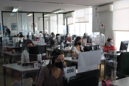 Equipo de psicólogos que atienden la línea telefónica y el chat de la Fundación Anar. 