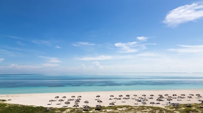 Varadero és la zona de platja per excel·lència de Cuba, i Varadero Beach és un dels seus arenals més llargs i des d'ara el segon millor del món, segons les valoracions dels usuaris de la xarxa social i central de reserves. Situada a la província de Matanzas, al nord-est de l'illa, bona part de la seva costa és plena d'hotels i 'resorts'.