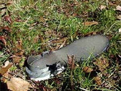 En primer plano, resto de calzado atribuido al <b></b><i>Columbia</i> y hallado en Bronson (Tejas